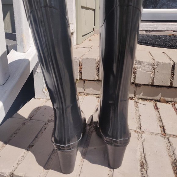 Glossy, dressy Hunter tall black wedge rain boots - Picture 5 of 12